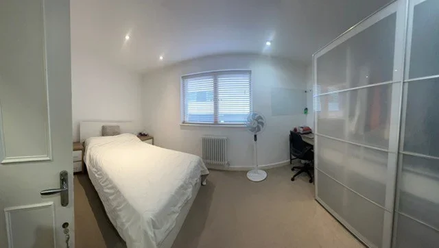 Flat Westferry Road in Greater London