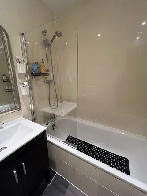Flat Westferry Road in Greater London