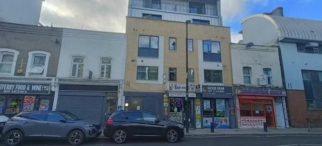 Flat Westferry Road in Greater London