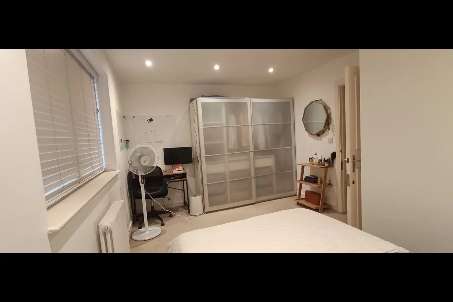 Flat Westferry Road in Greater London