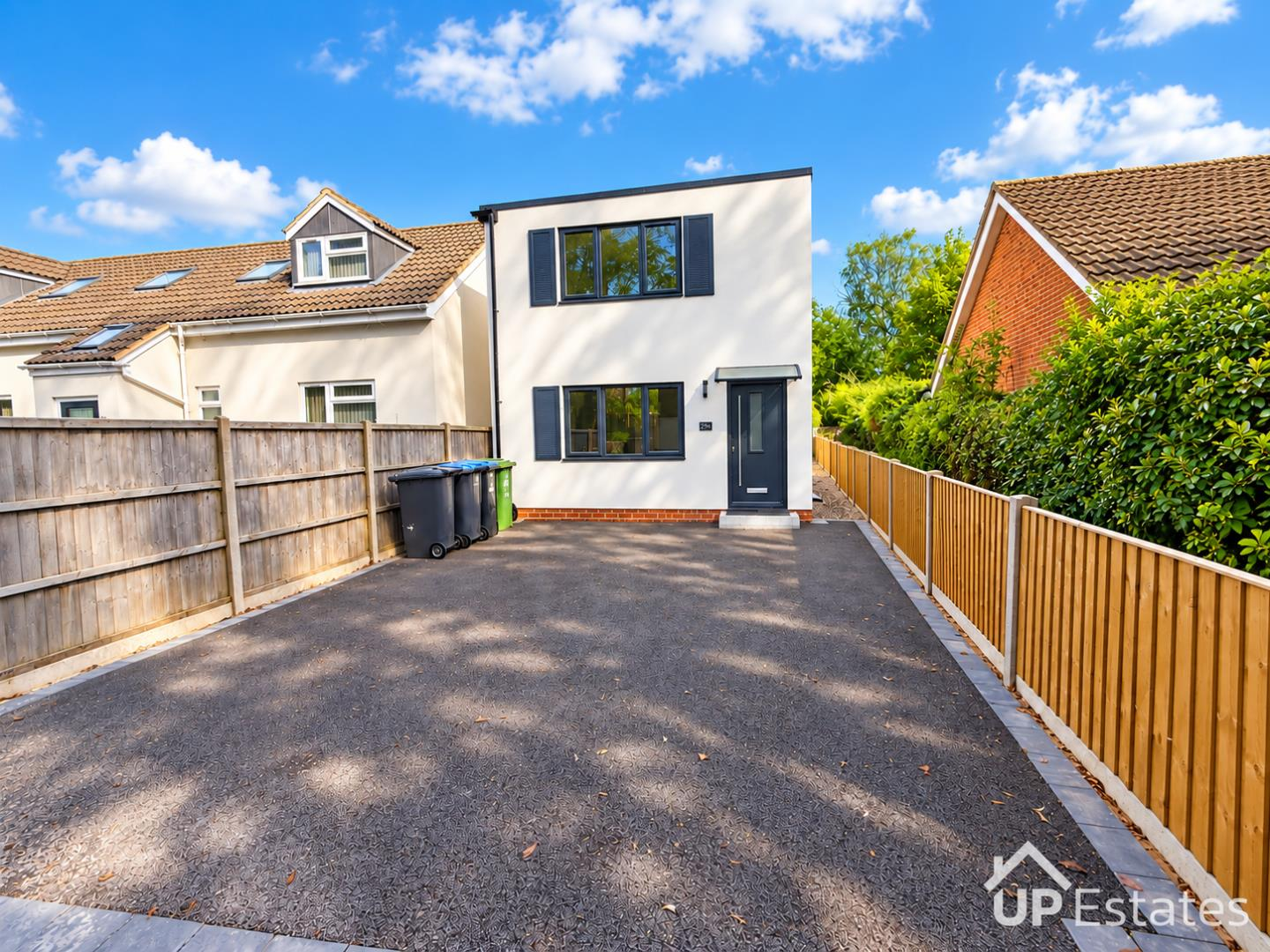 House Dunsmore Avenue in Rugby