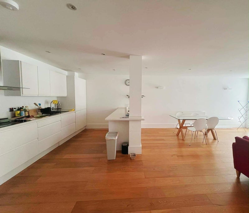 Flat Clapham Road in Greater London