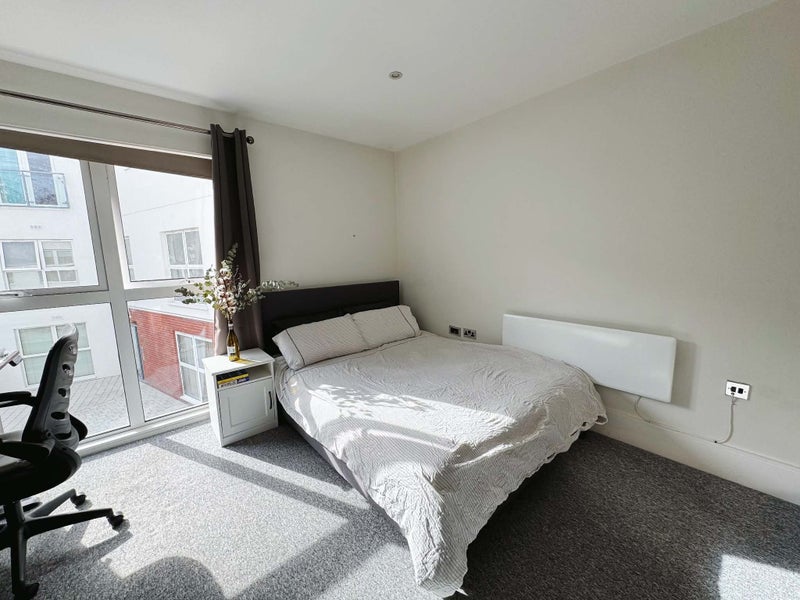 Flat Clapham Road in Greater London