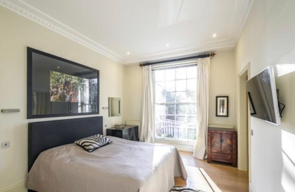Flat Hyde Park Square in City of Westminster