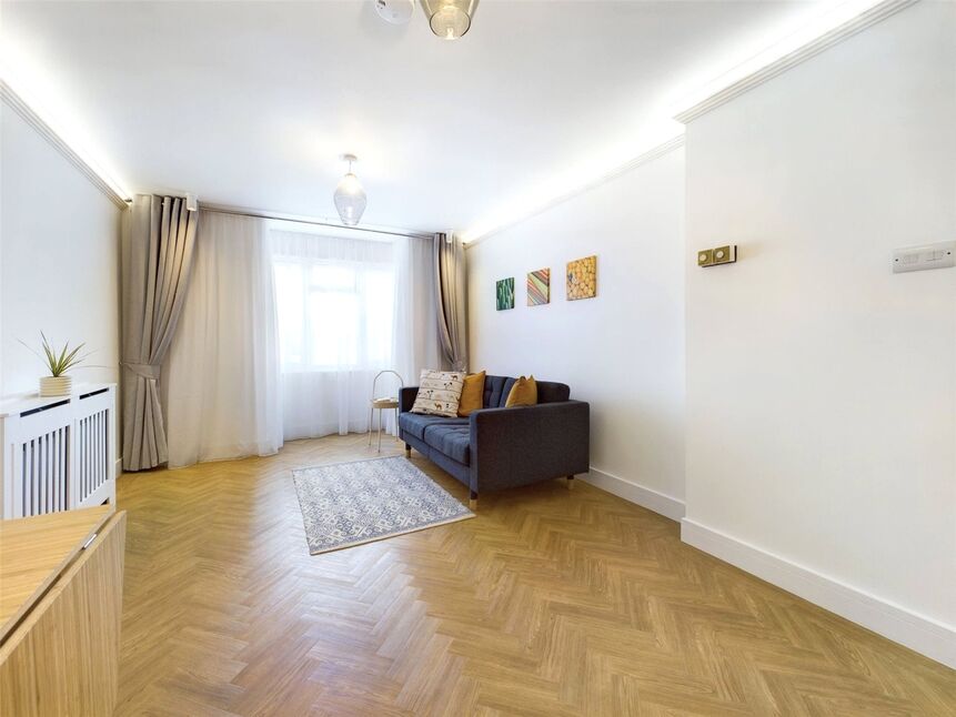 Flat Cairo Road in Greater London