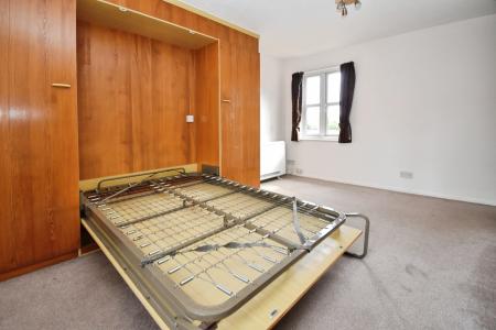 Flat Tugby Place in Chelmsford