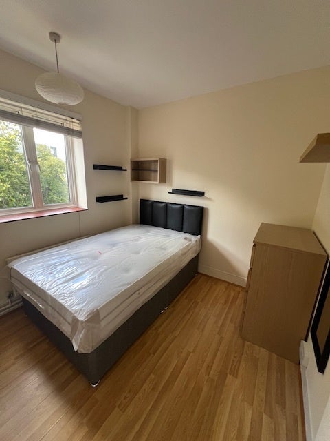 Room Godwin Court in Greater London