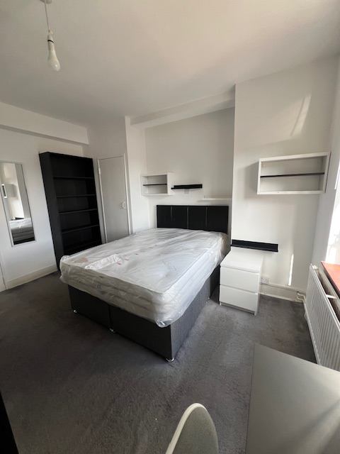 Room Godwin Court in Greater London