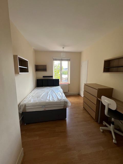 Room Godwin Court in Greater London
