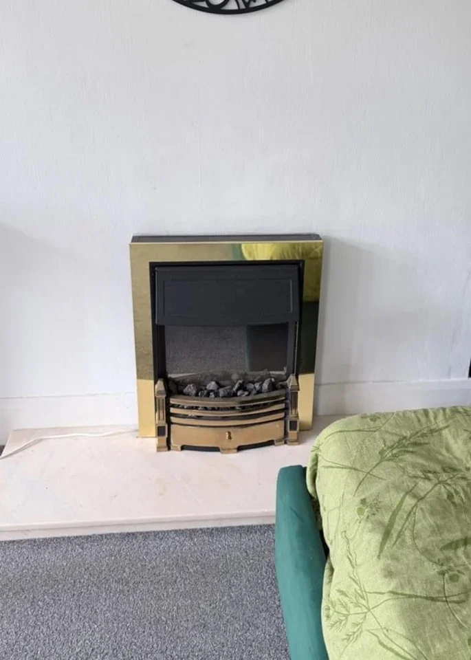 Room Eversley Way in Greater London