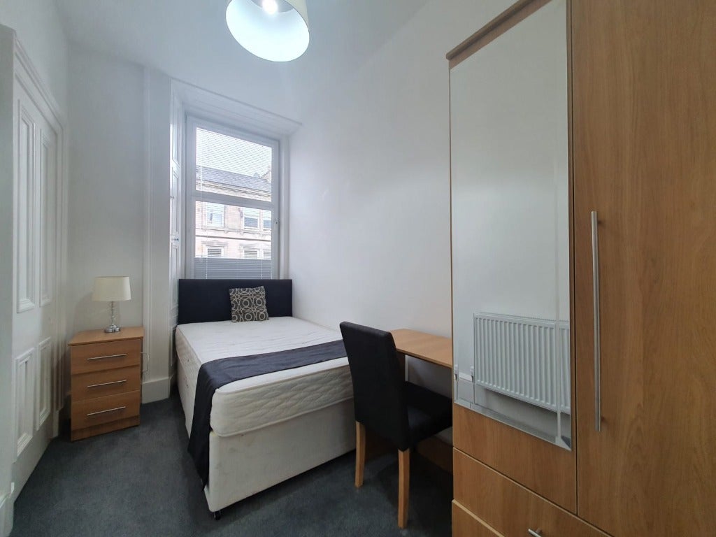 Flat Valleyfield Street in City of Edinburgh