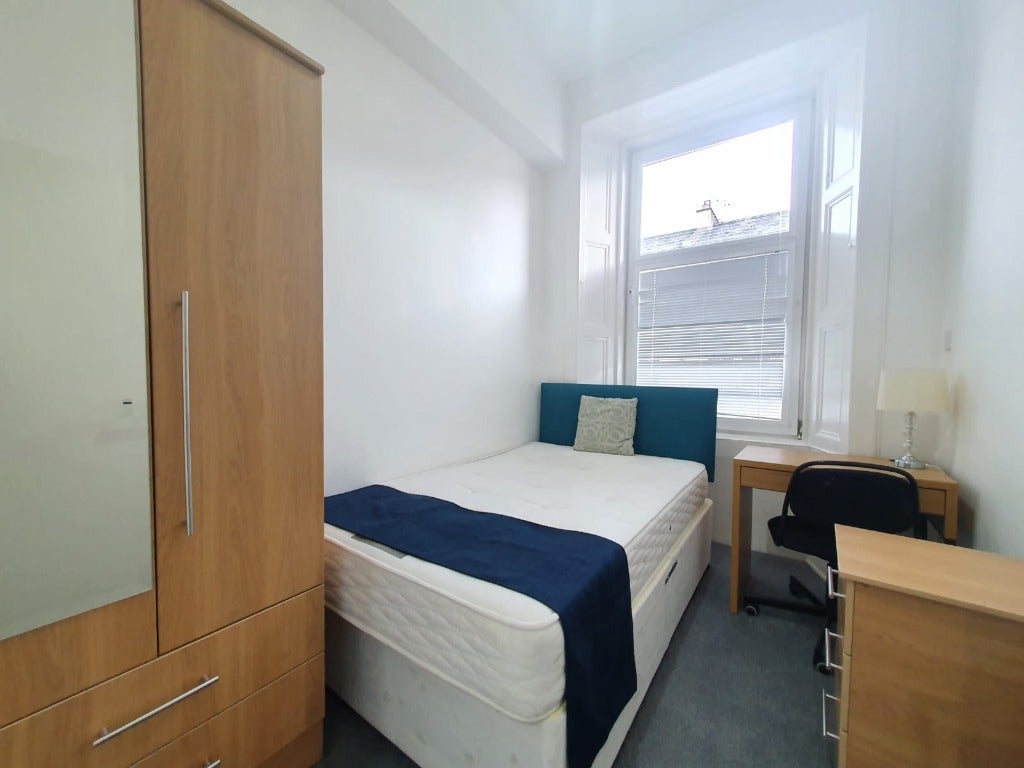 Flat Valleyfield Street in City of Edinburgh