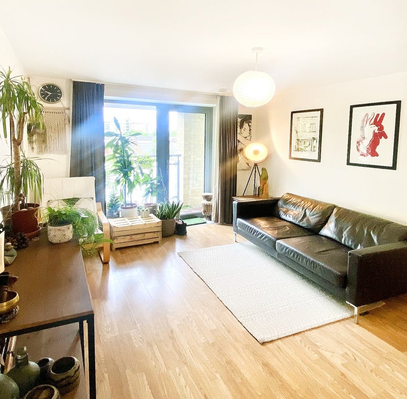 Flat Anglo Road in Greater London