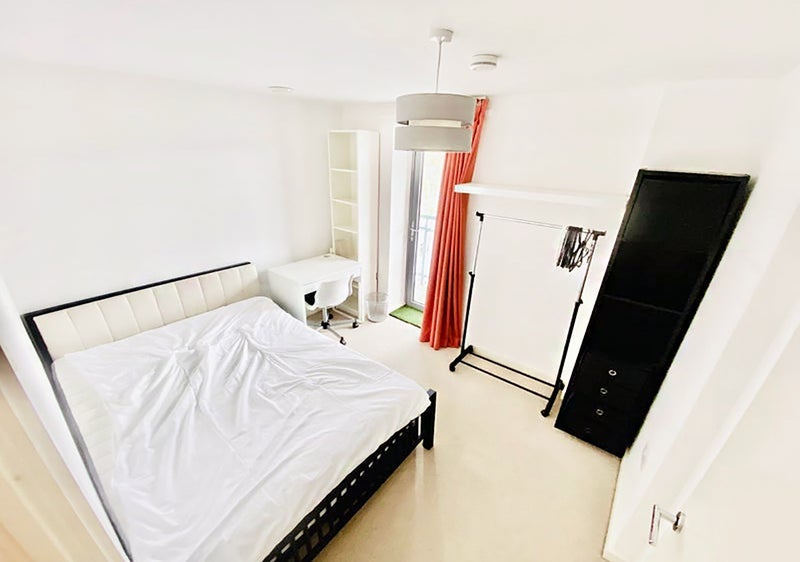 Flat Anglo Road in Greater London