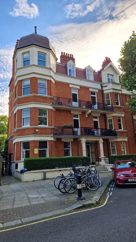 Room Castellain Road in City of Westminster