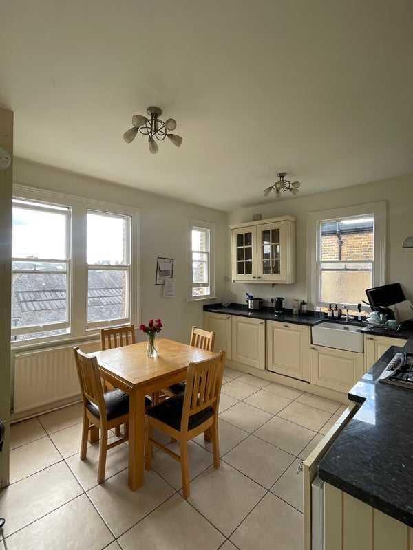 Room Castellain Road in City of Westminster