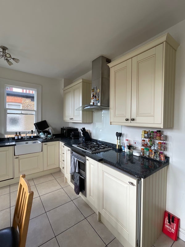 Room Castellain Road in City of Westminster