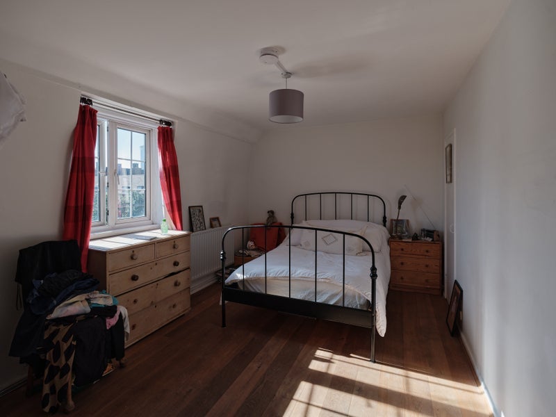 Room Flockton Street in Greater London