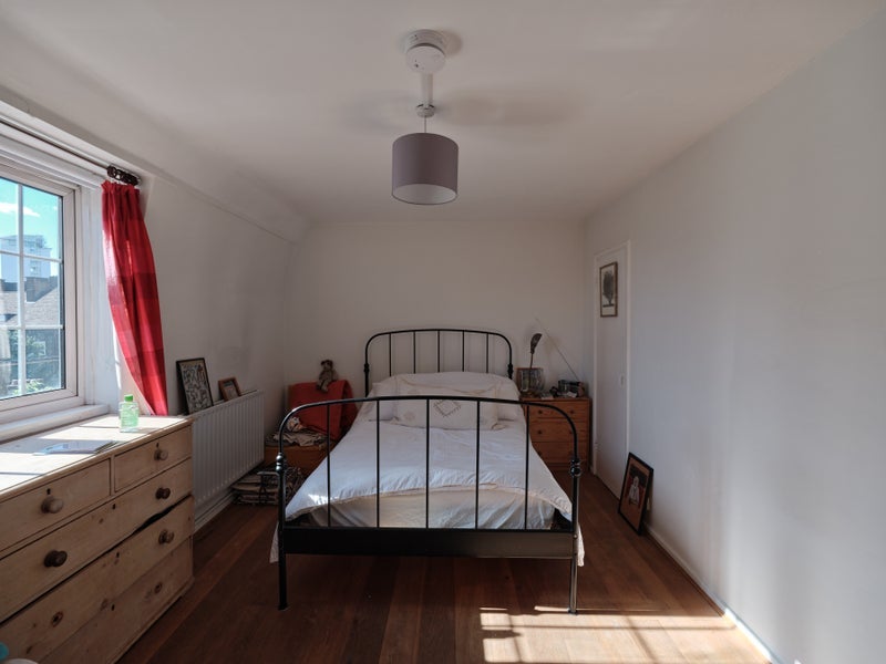 Room Flockton Street in Greater London