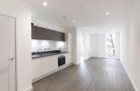 Flat Knoll Road in Surrey Heath