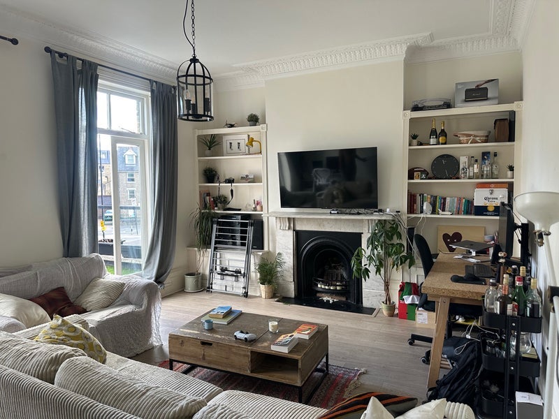 Room Shepherds Bush Road in Greater London