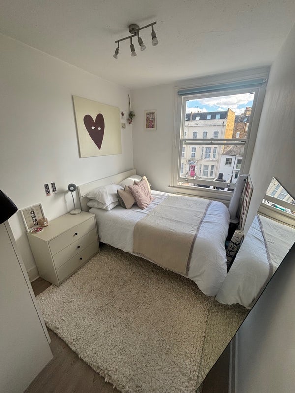 Room Shepherds Bush Road in Greater London