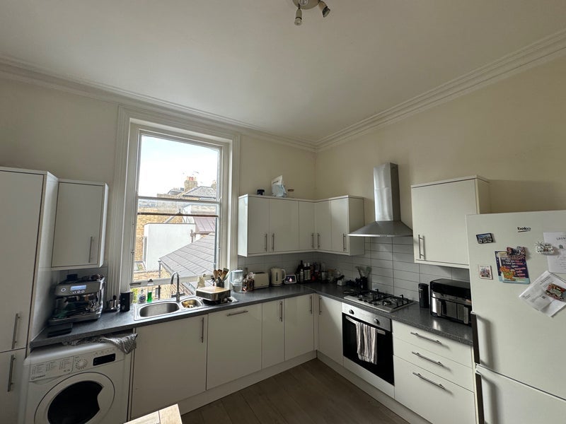 Room Shepherds Bush Road in Greater London