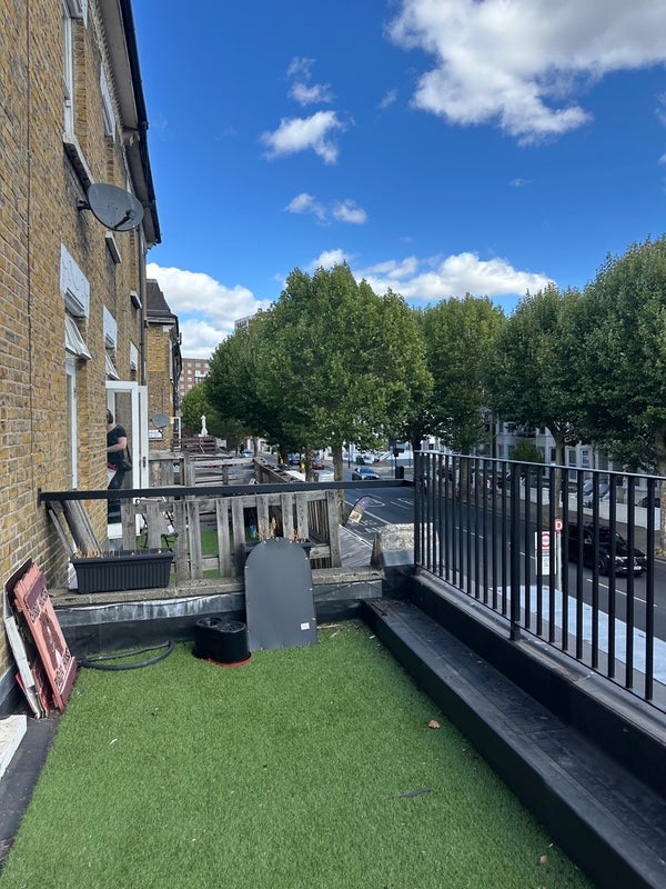 Room Shepherds Bush Road in Greater London