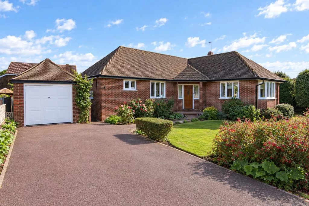 House Quennell Close in Mole Valley