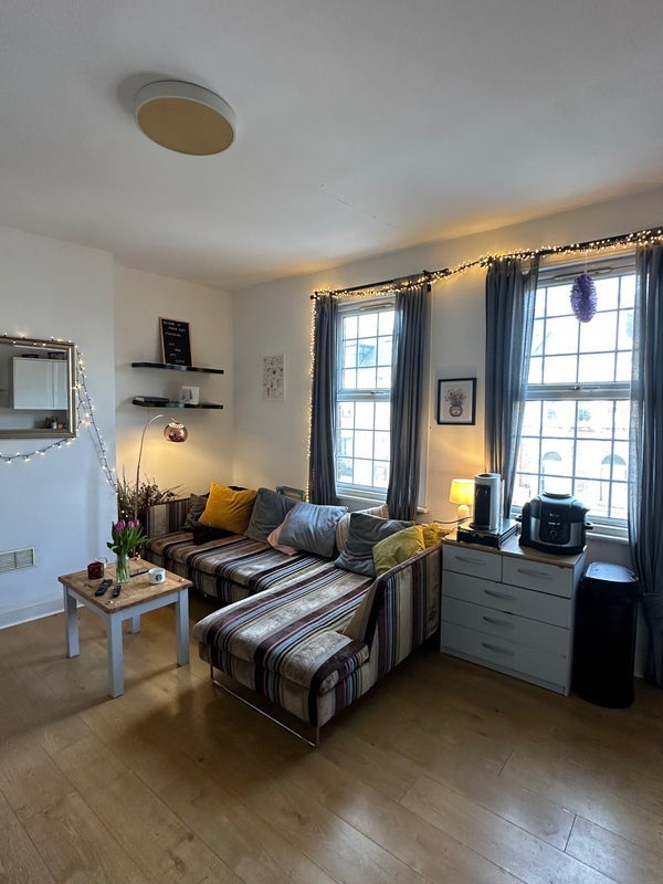 Room Balham High Road in Greater London