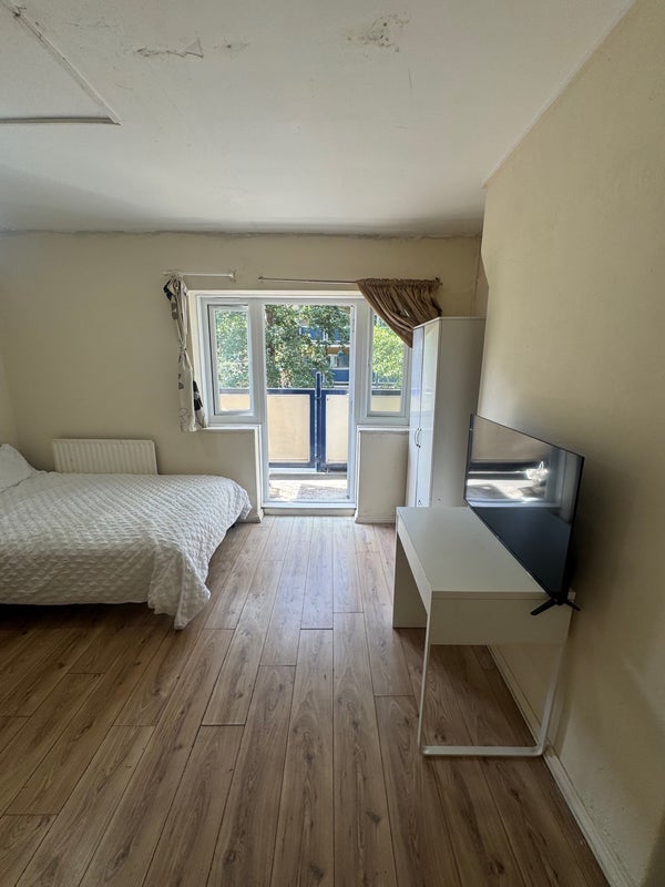 Room Malcolm Road in Greater London
