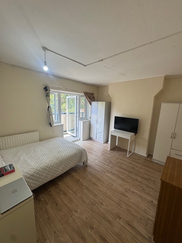 Room Malcolm Road in Greater London