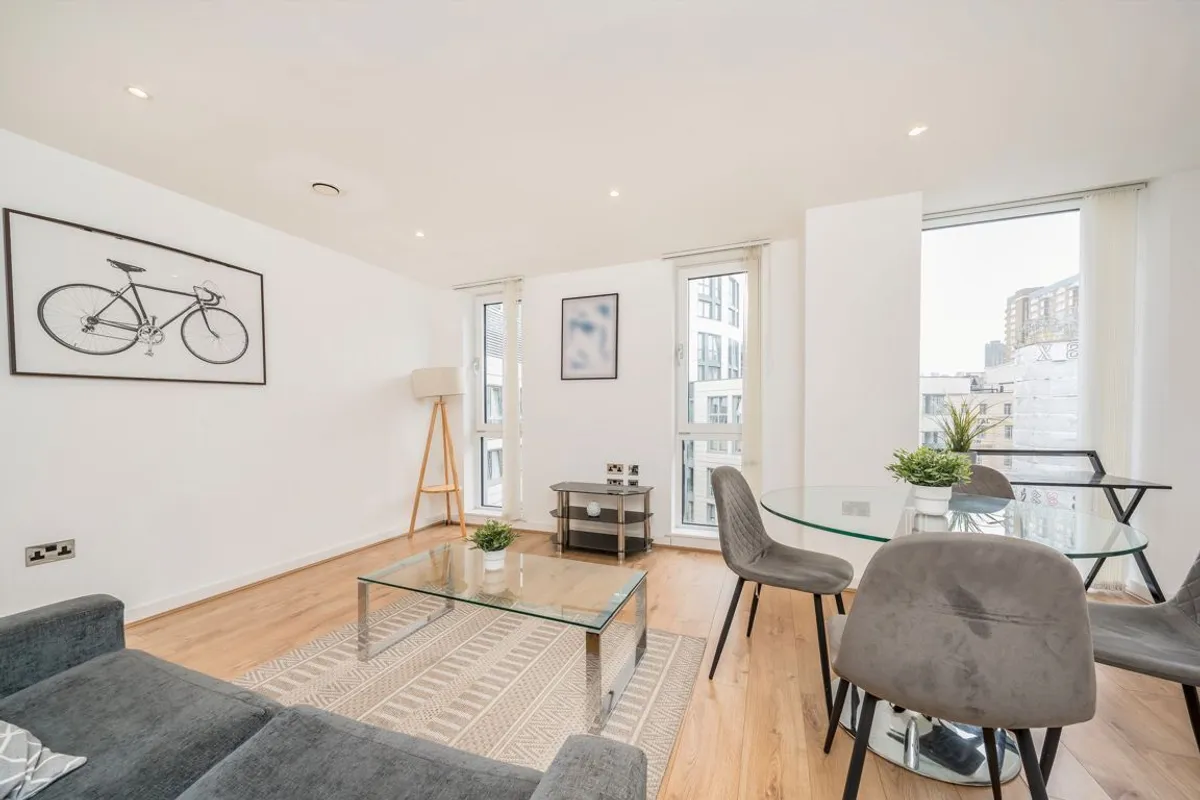 Flat Britannia Walk in Greater London