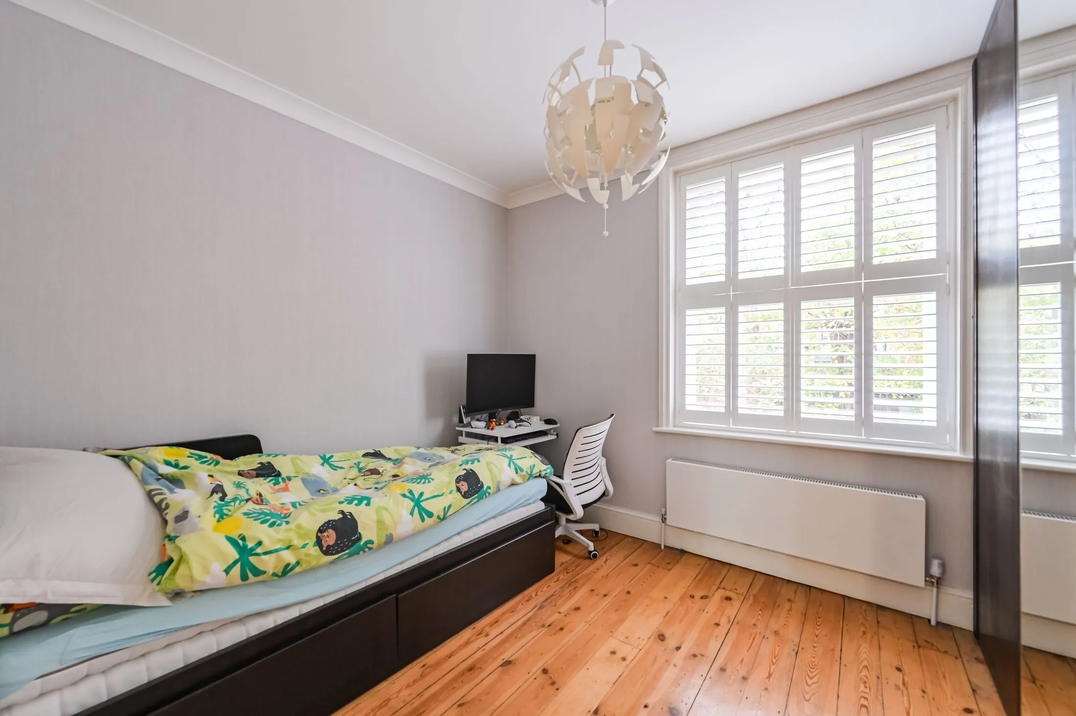 Flat Milton Avenue in Greater London