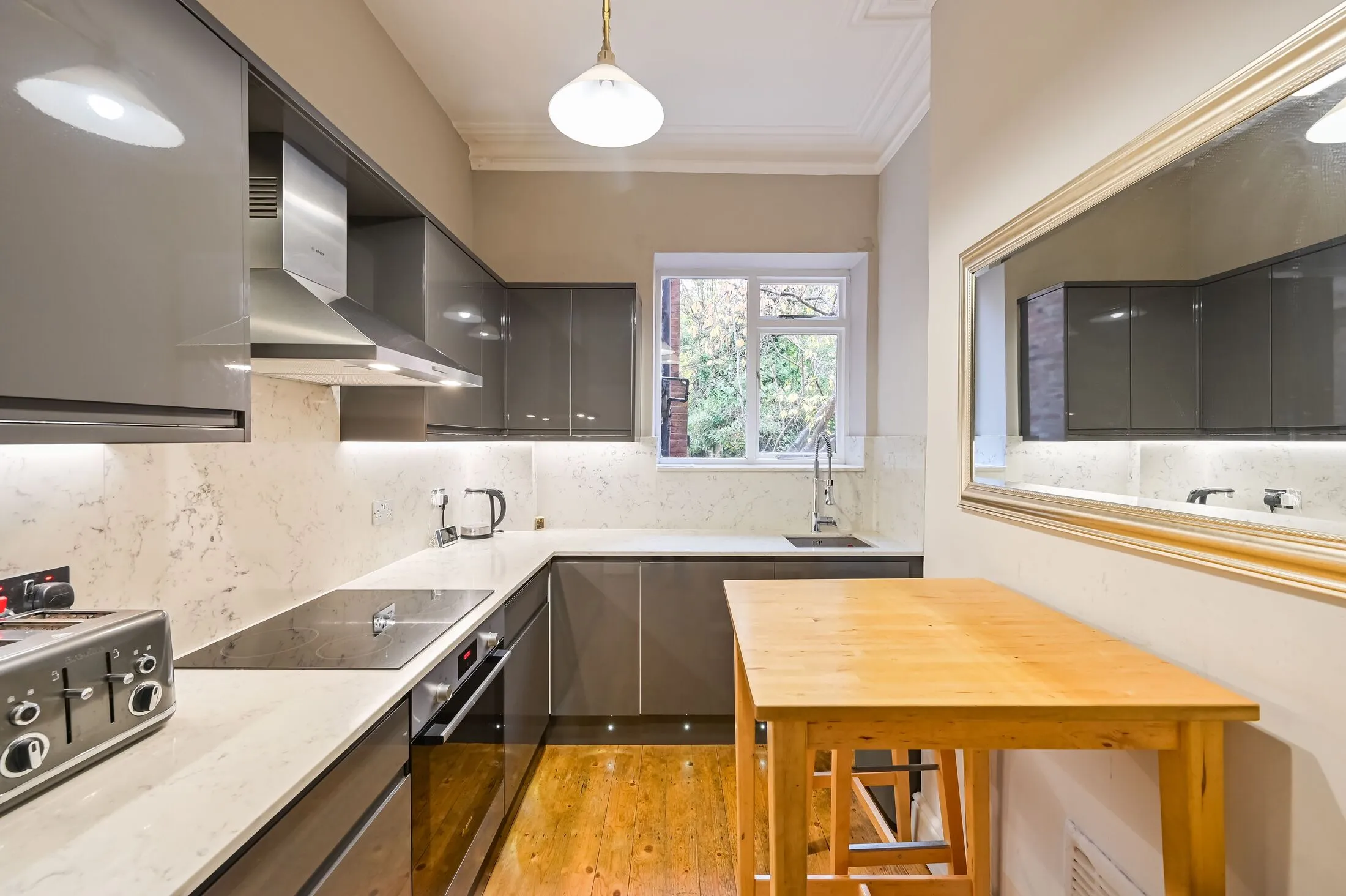 Flat Milton Avenue in Greater London