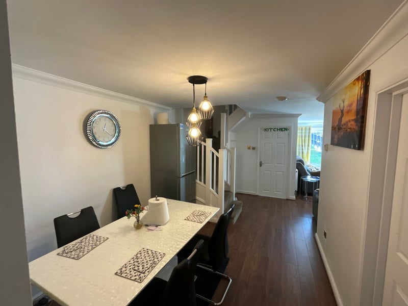 Room Chestnut Road in Basildon