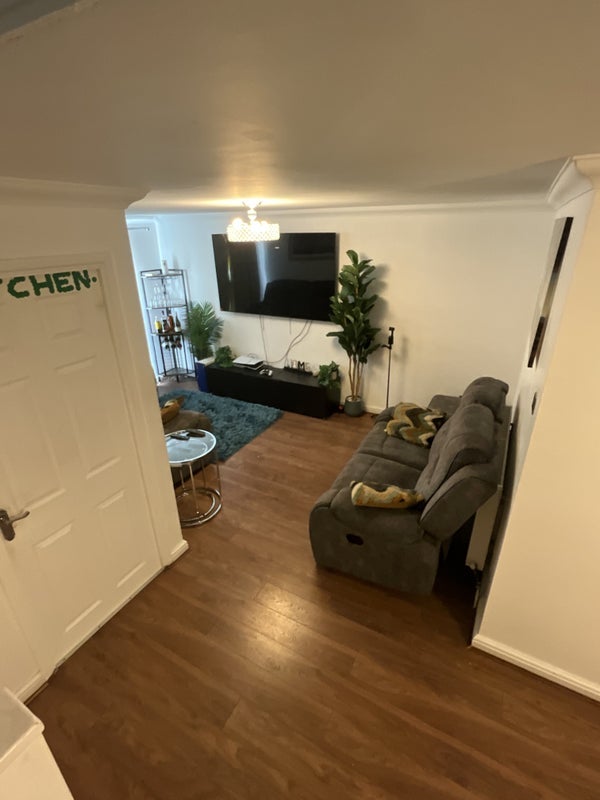 Room Chestnut Road in Basildon