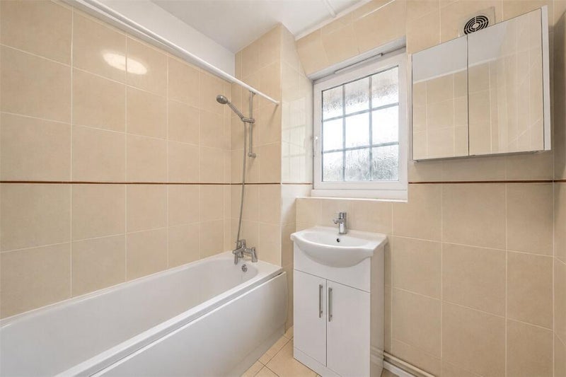 Room George Row in Greater London