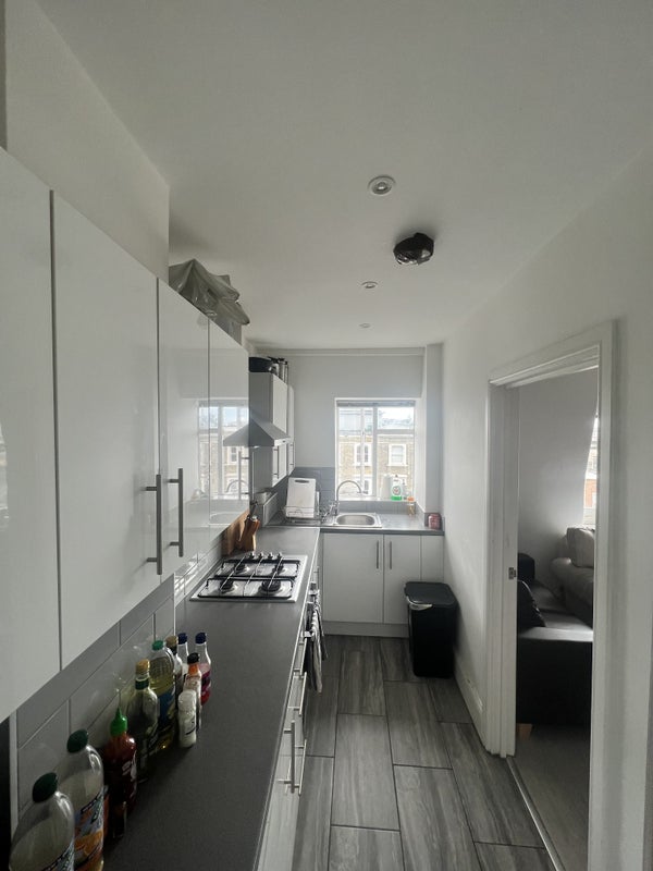 Room Goldhawk Road in Greater London