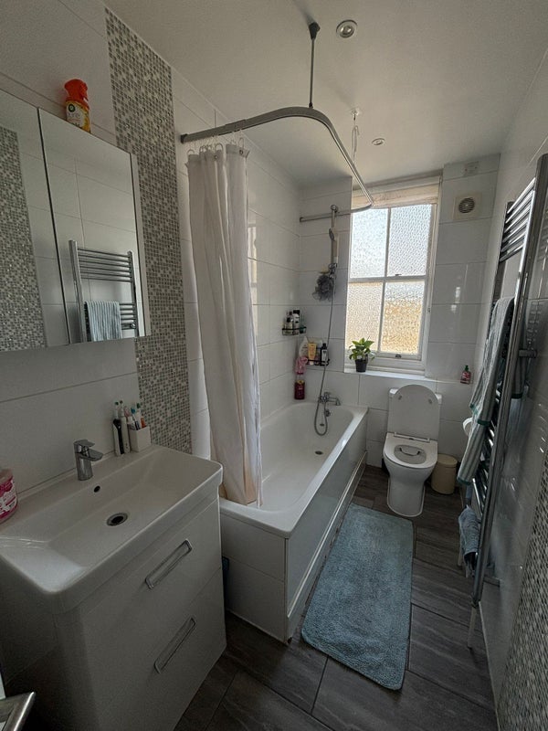 Room Goldhawk Road in Greater London