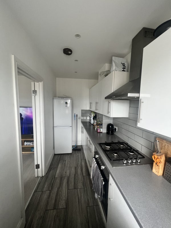 Room Goldhawk Road in Greater London