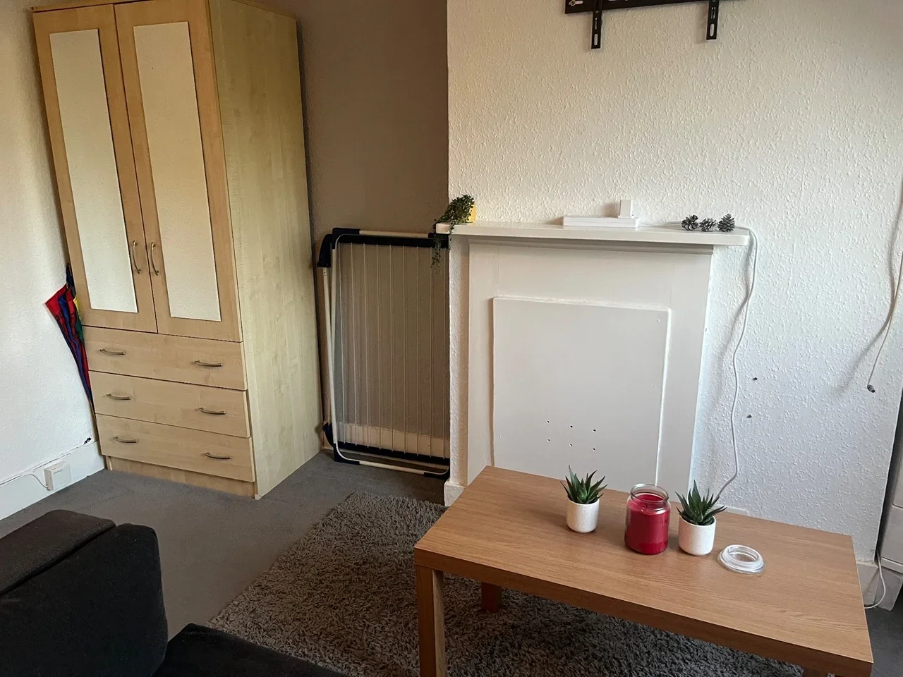 Room Grove Road in Greater London