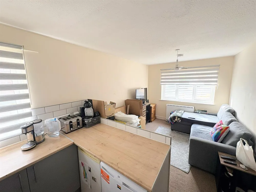 Flat Maple Court in Bridgwater