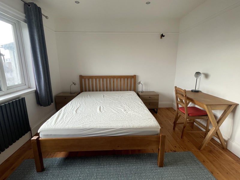 Room Ross Road in Greater London