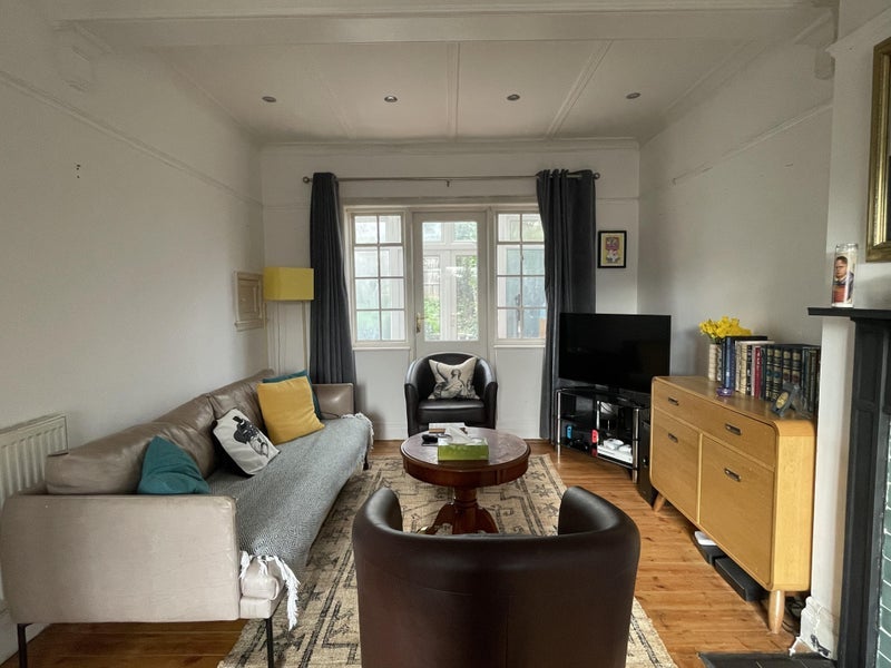 Room Ross Road in Greater London