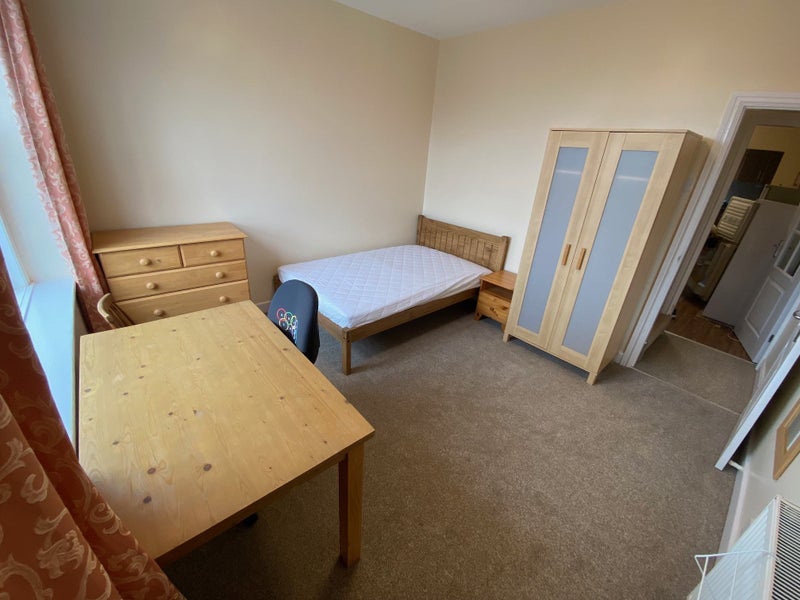 Room Heavygate Road in Sheffield