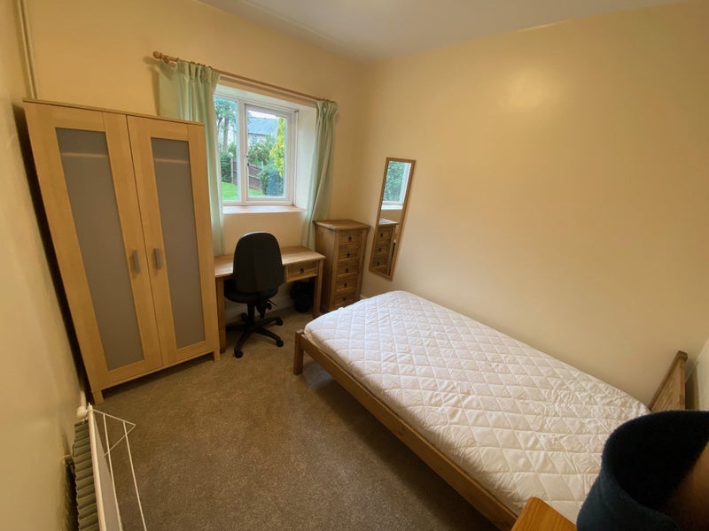 Room Heavygate Road in Sheffield