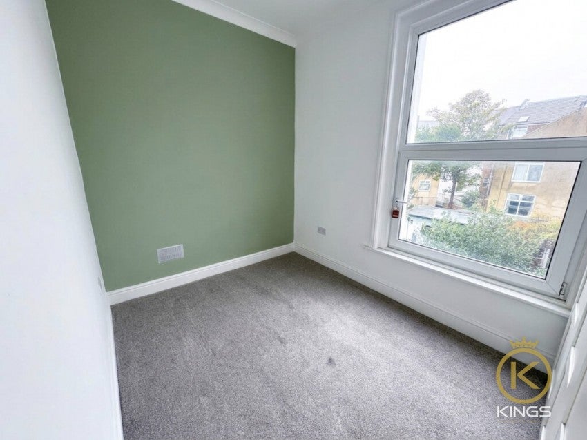 Flat Clarendon Road in Portsmouth
