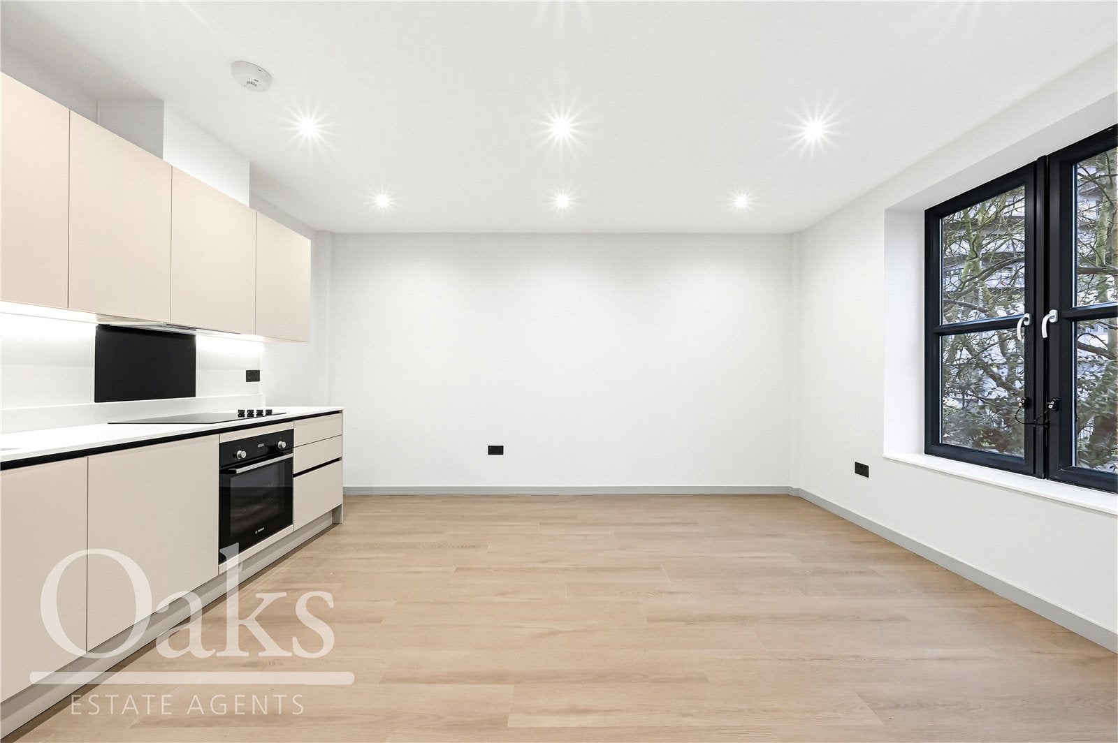 Flat Dingwall Road in Greater London
