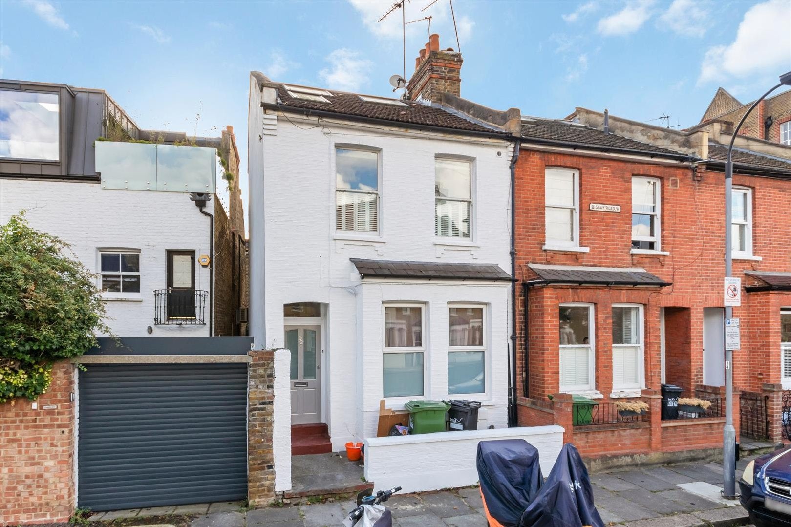 Flat Biscay Road in Greater London